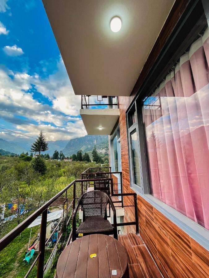 Apple Flower With Balcony And Mountain View Manāli Esterno foto