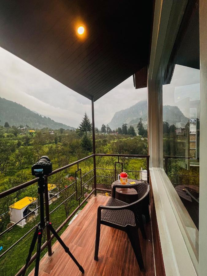 Apple Flower With Balcony And Mountain View Manāli Esterno foto